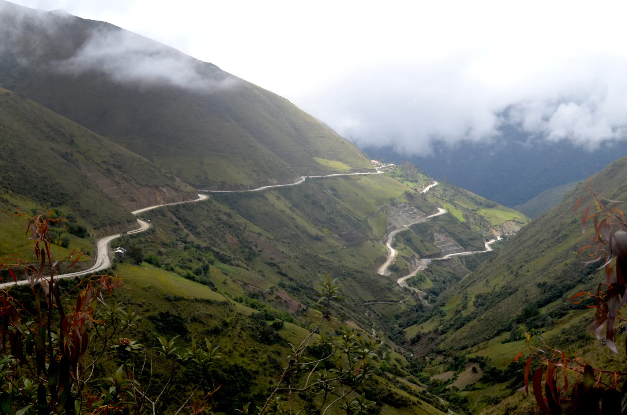 Vial y Vives - DSD, La carretera Quinua – San Francisco, en su Tramo 2 se ubica dentro de las provincias de Huamanga, Huanta y La Mar del departamento de Ayacucho, en Perú