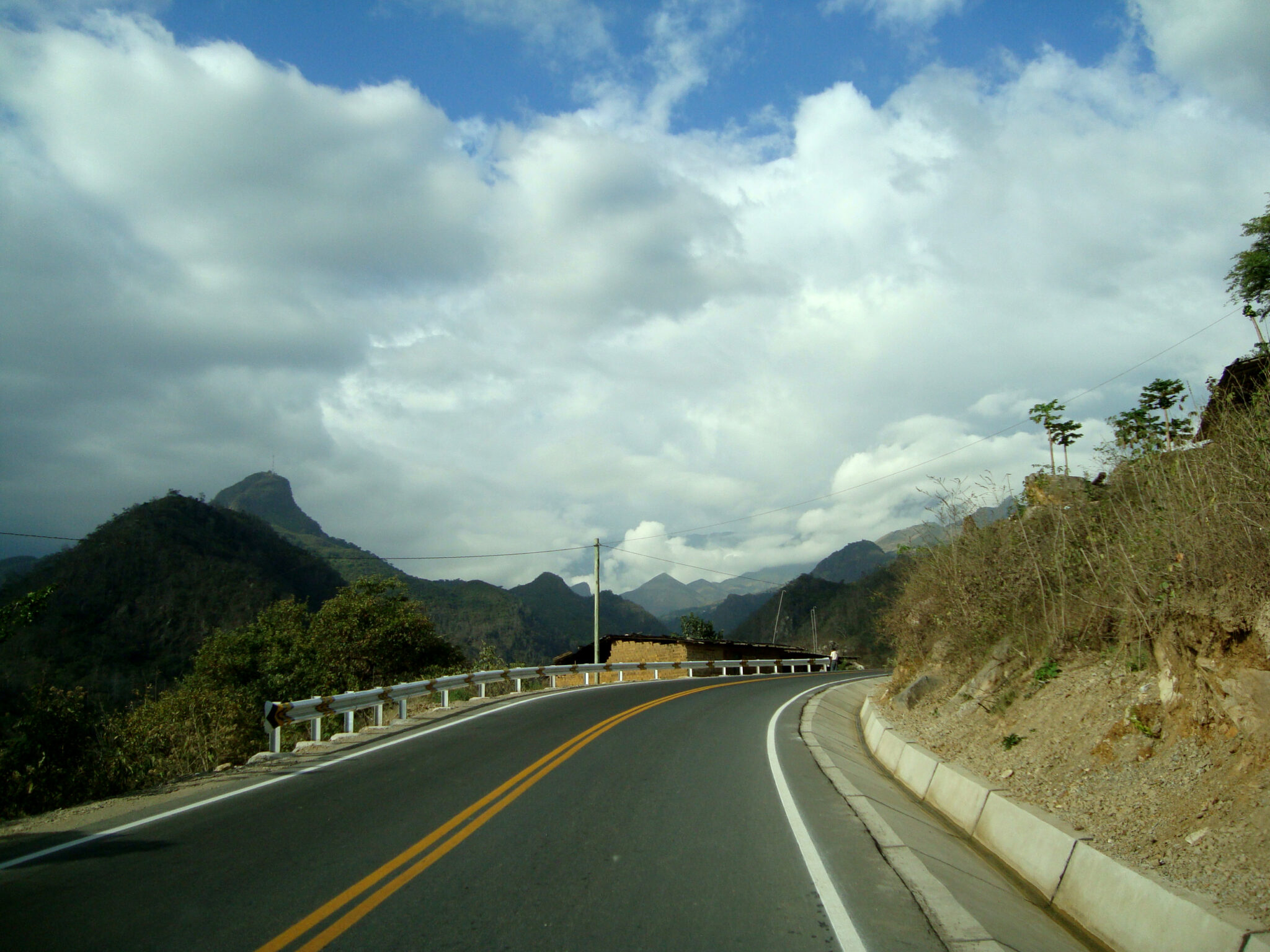 Vial y Vives - DSD, Mantenimiento Carretera Arequipa – Matarani, en Perú