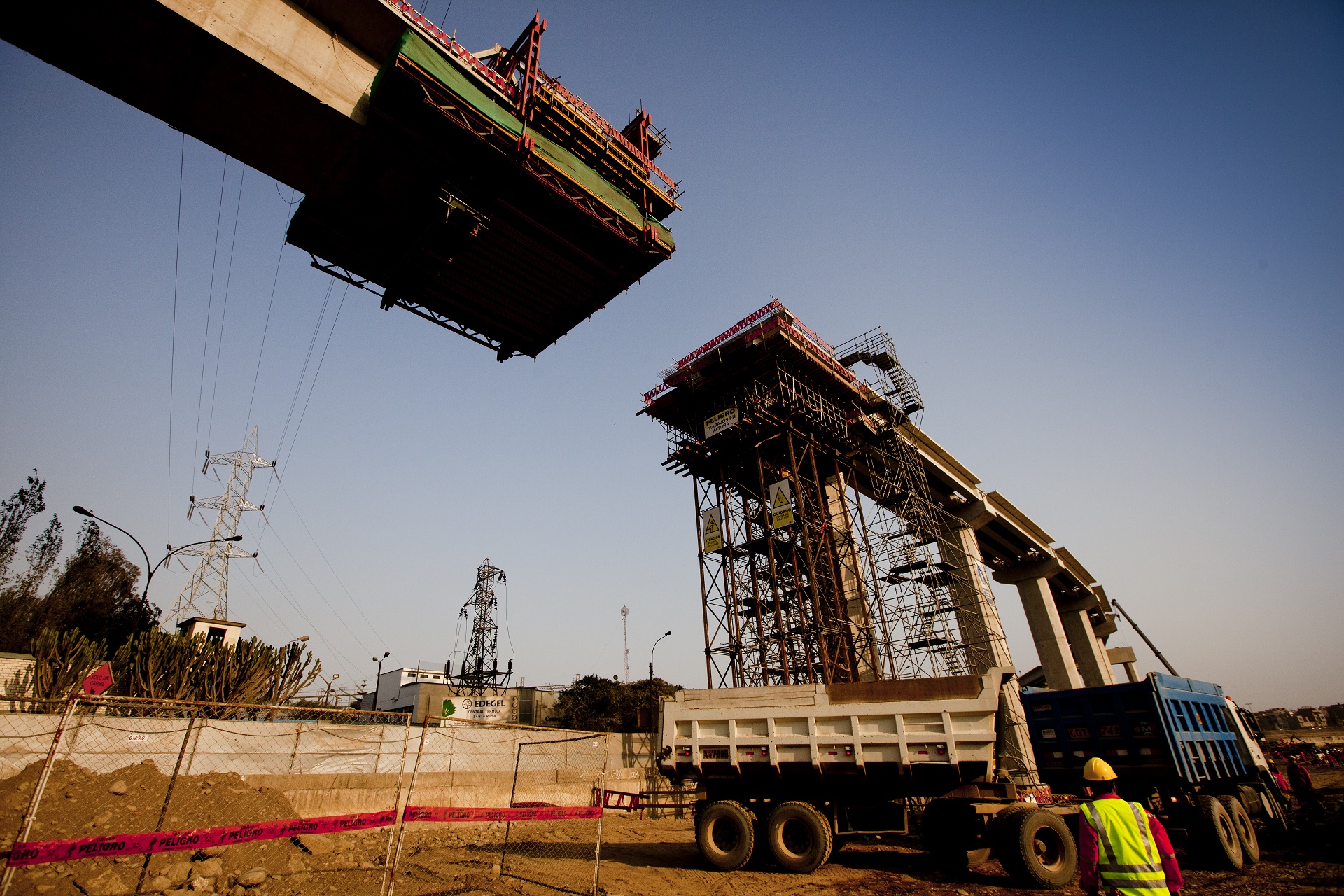 Vial y Vives - DSD, Tramos 1 y 2 de la Línea 1 del Metro de Lima, en Perú