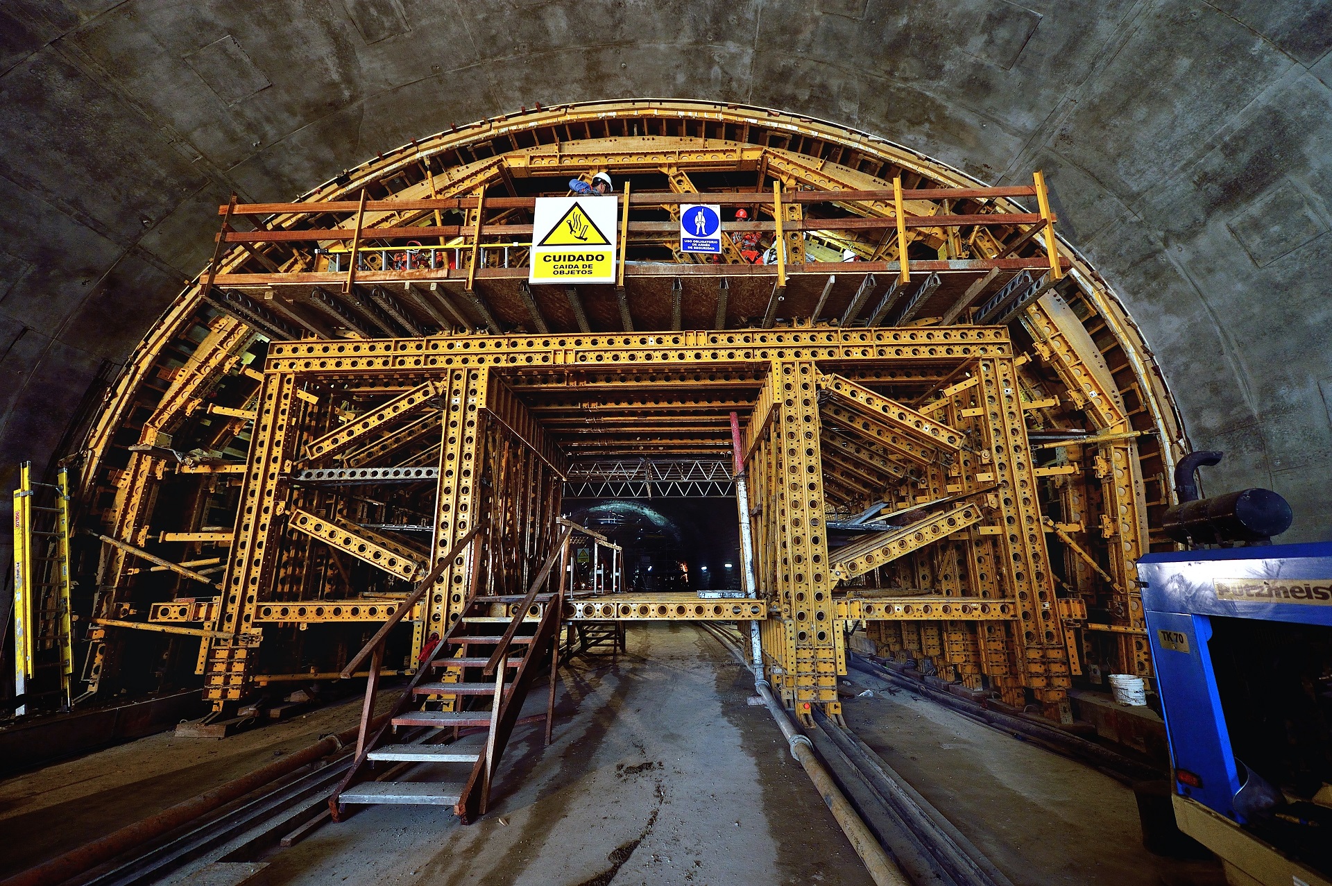 Vial y Vives - DSD, Túnel de Santa Rosa vía subterránea en Lima, Perú
