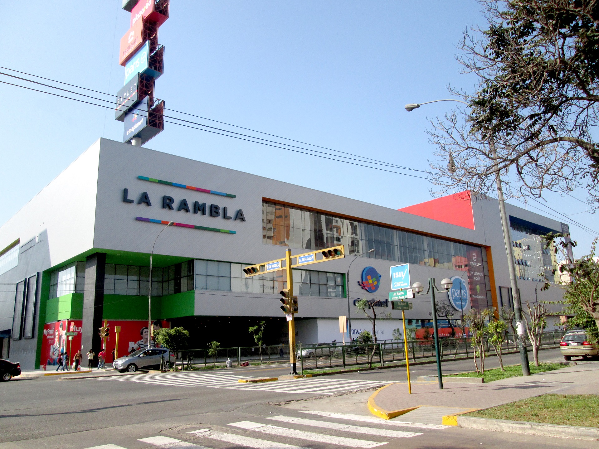 Vial y Vives - Centro Comercial La Rambla en Lima Perú