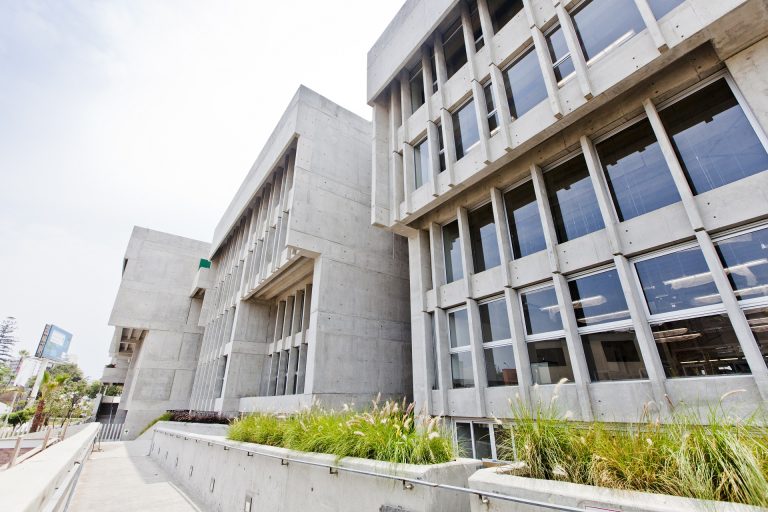 Vial y Vives - Campos UTEC Universidad de Ingeniería y Tecnología en Lima Perú