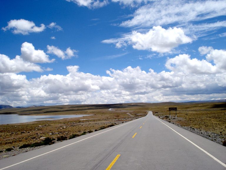 Vial y Vives - DSD, tramo 1 de la Carretera IIRSA (Iniciativa para la Integración de la Infraestructura Regional Suramericana) sur, en Perú