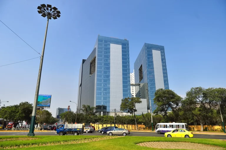 Vial y Vives - DSD, Centro Empresarial Panorama Plaza de Negocios en Surco Lima Perú