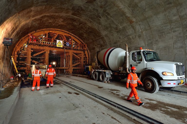 Vial y Vives - DSD, Túnel de Santa Rosa vía subterránea en Lima, Perú