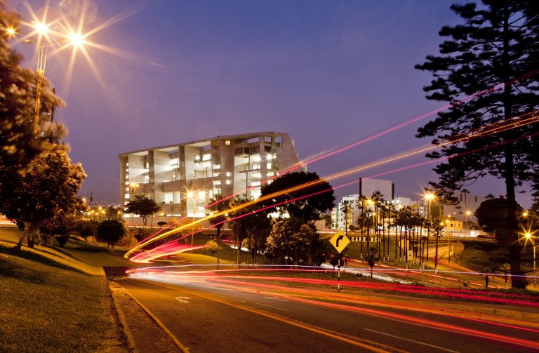 Vial y Vives - Campos UTEC Universidad de Ingeniería y Tecnología en Lima Perú