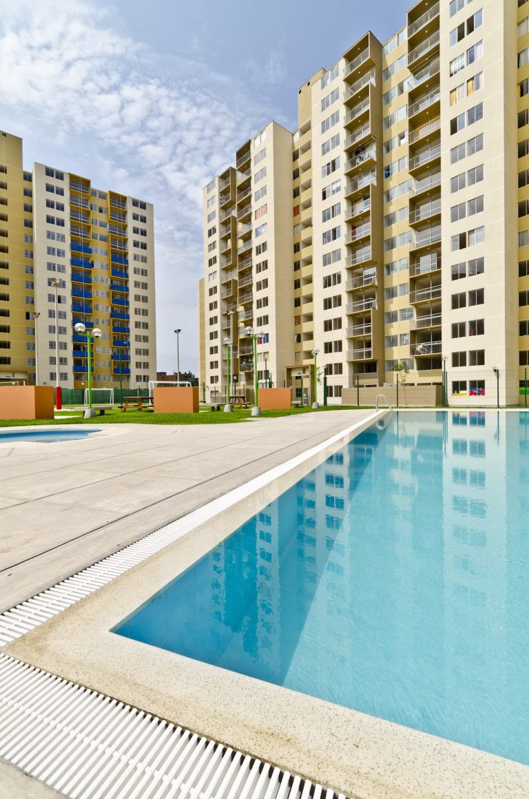 Vial y Vives - parque central club residencial en Lima Perú